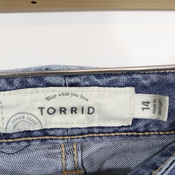 Torrid Boyfriend Distressed Jeans Raw Hem Size 14 - Picture 2 of 4